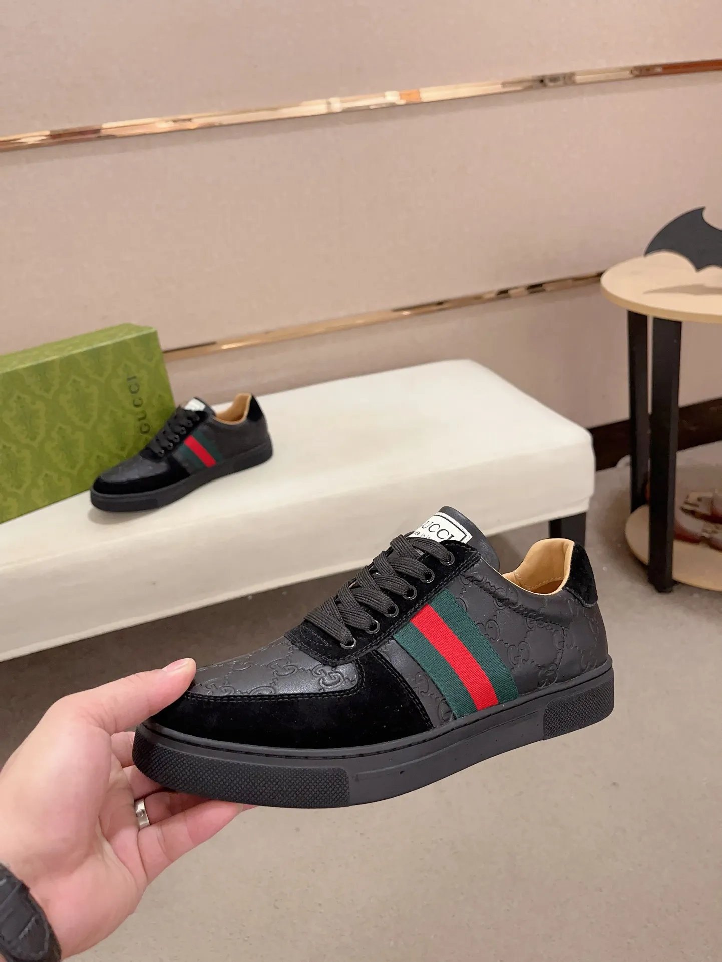 Men's clothing and shoes💰:440💰 (GUCCI) The latest model from the official website 🎁🎁Casual and fashionable men's shoes👟, hot style 💥The version is simple and elegant, exclusive for trendy men. Unique official website latest brand elements 👑Gucci original decoration, fashionable and generous, the fabric is original cowhide ✅sheepskin lining, the official website specifies wear-resistant casual outsole, the classic model is taken in kind at the counter🎬38-44 (45 is not returned or exchanged)